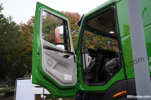 Dongfeng HK 12.9L Diesel 600hp 8X4(12 wheels) Fast Gear 13-Speed 6.8m Dump Truck Cab (2) | 86Trucks