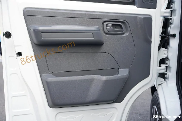 Karry Jiangtun E5 2025 6-Seat Pure Electric Light Bus CATL 41.86kWh Cab (3) | 86Trucks