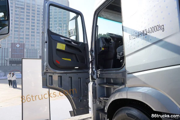 Beijing Trucks i Dream 6X4(10 wheels) Hybrid Tractor Truck Microvast 29.54 kWh Cab (1) | 86Trucks