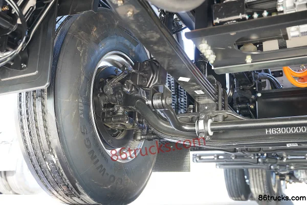 Beijing Trucks Blue Dream 7 6X4(10 wheels) Battery Electric Tractor Truck CATL 600 kWh Chassis (2) | 86Trucks