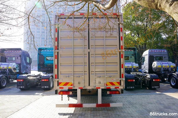 Beijing Trucks Zhui Meng 7L Diesel 350 hp 4X2(6 wheels) Fast Gear 9-Speed AMT Automatic Cargo Truck Exterior (3) | 86Trucks