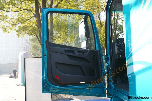 Beijing Trucks Zhui Meng Youth Edition 11.8L LNG 510 hp 6X4(10 wheels) Fast Gear 12-Speed Tractor Truck Cab (2) | 86Trucks
