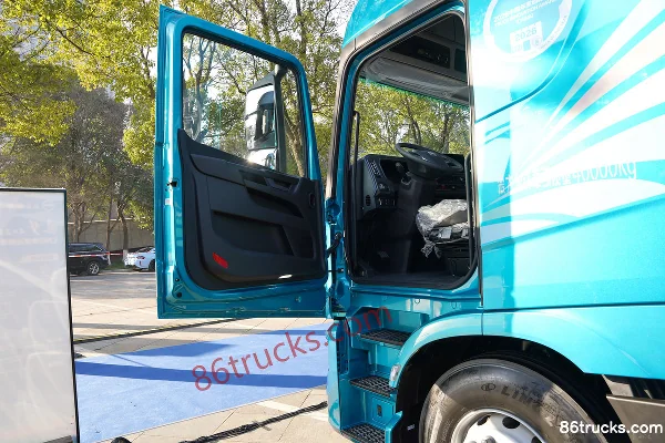 Beijing Trucks Zhui Meng Youth Edition 11.8L LNG 510 hp 6X4(10 wheels) Fast Gear 12-Speed Tractor Truck Cab (1) | 86Trucks