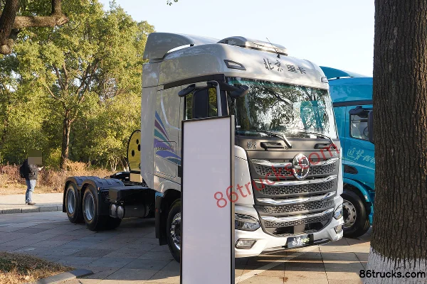 Beijing Trucks Dream Youth Edition 14.5L LNG 540hp 6X4(10 wheels) Fast Gear 12-Speed Tractor Truck Exterior