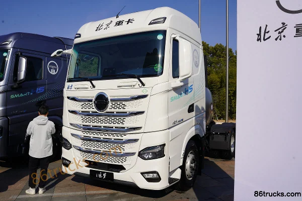Beijing Trucks Zhuimeng 6X4(10 wheels) LNG Hybrid Tractor Truck Microvast 29.54kWh Exterior (2) | 86Trucks