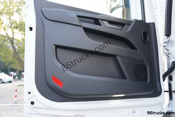 Beijing Trucks Lanmeng 7 Plain Version 6X4(10 wheels) Battery Swap Pure Electric Tractor Truck CATL 400kWh Cab (3) | 86Trucks