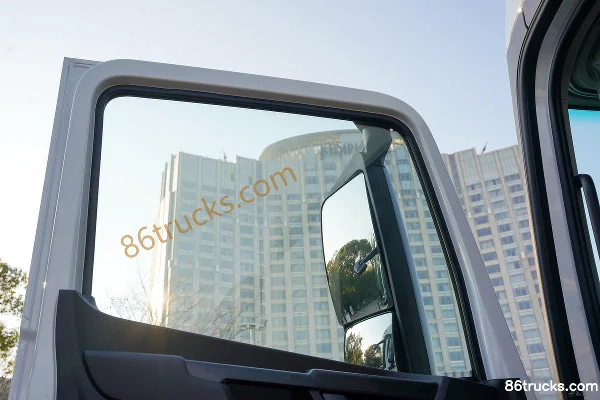 Beijing Trucks Lanmeng 7 Plain Version 6X4(10 wheels) Pure Electric Tractor Truck CATL 400kWh Cab (2) | 86Trucks
