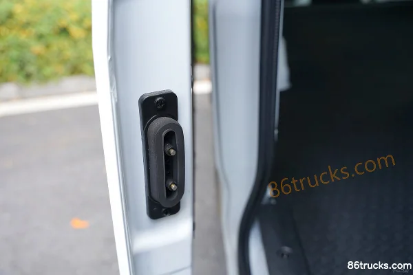Chery Commercial Vehicle Dolphin K7 2026 Model Standard Passenger Version 6-Seat Pure Electric Light Bus Karry 50.38kWh Cargo Box (2) | 86Tr