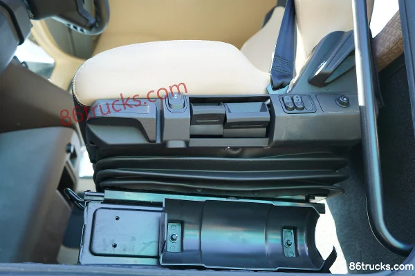 Proton Auto Dijiang Ta 6X4(10 roues) tracteur routier 100% électrique 455,6 kWh Cabine (3) | 86Trucks