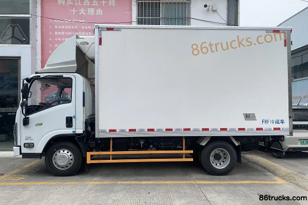 Jiangxi Isuzu Yifang EM7 152 hp 4X2(6 wheels) 4.05m Single Row Refrigerated Truck Exterior (3) | 86Trucks