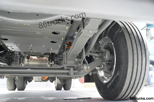Sinotruk HOWO TS 4X2(6 wheels) electric tractor truck CATL 600kWh Chassis (3) | 86Trucks