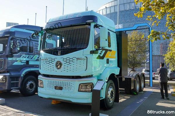 Proton Auto Dijiang Re 6X4(10 wheels) electric tractor truck AVIC 600kWh Exterior (3) | 86Trucks