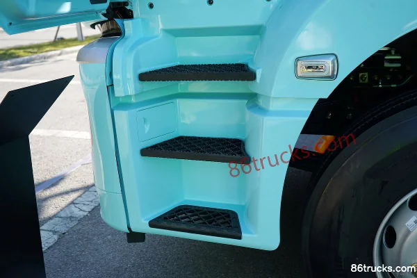 Proton Auto Dijiang Re 6X4(10 wheels) electric tractor truck AVIC 600kWh Cab (2) | 86Trucks