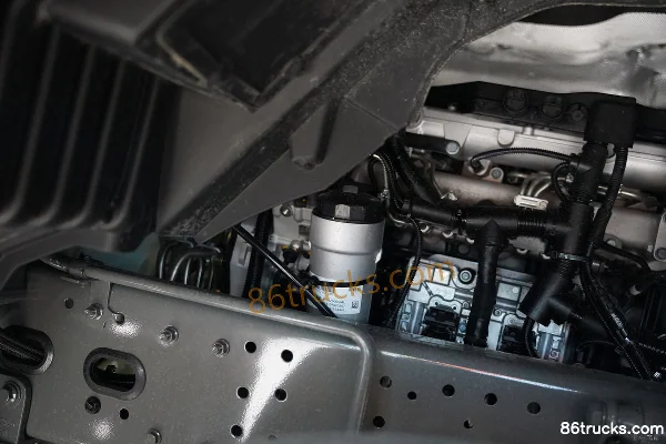 Sinotruk H7 7.4L diesel 330hp 4X2(6 wheels) Sinotruk 10-speed AMT van cargo truck Chassis (3) | 86Trucks