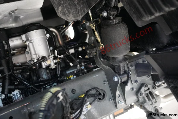 Sinotruk H7 7.4L diesel 330hp 4X2(6 wheels) Sinotruk 10-speed AMT van cargo truck Chassis (2) | 86Trucks