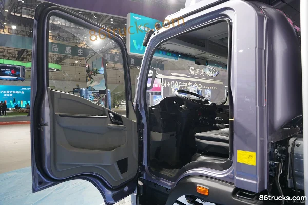 Sinotruk Tongshuai T400 range-extended hybrid light truck 120.27kWh 4X2(6 wheels) Cab (1) | 86Trucks