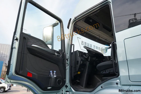 Sitrak C7M 13,3 L LNG 540 ch 6X4(10 roues) Sinotruk 12 vitesses tracteur routier Cabine (1) | 86Trucks