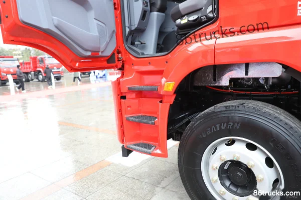 SHACMAN Commercial Vehicle Deyu Q300S All-Rounder 14.8L LNG 540 hp 6X4(10 wheels) Fast Gear 12-Speed Tractor Truck Cab (3) | 86Trucks