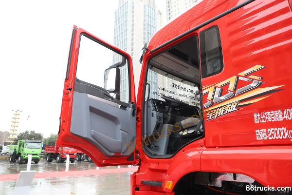 SHACMAN Commercial Vehicle Deyu Q300S All-Rounder 14.8L LNG 540 hp 6X4(10 wheels) Fast Gear 12-Speed Tractor Truck Cab (1) | 86Trucks