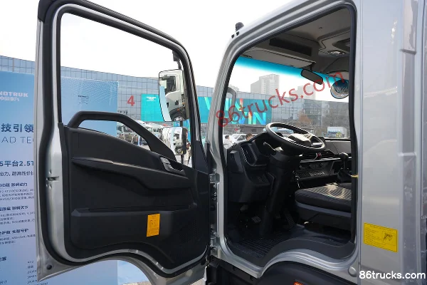 Sinotruk Qixing Hanjiang 2.4L Diesel 165hp 4X2(6 wheels) WLY 8-Speed 4.15m Single Row Flatbed Light Truck Cab (1) | 86Trucks