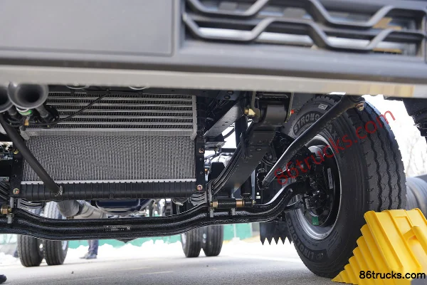 Sinotruk Qixing Hanjiang 2.4L Diesel 165hp 4X2(6 wheels) WLY 8-Speed 4.15m Single Row Flatbed Light Truck Chassis (3) | 86Trucks