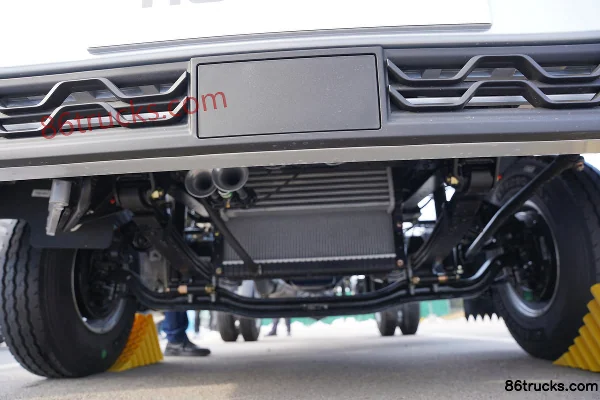 Sinotruk Qixing Hanjiang 2.4L Diesel 165hp 4X2(6 wheels) WLY 8-Speed 4.15m Single Row Flatbed Light Truck Chassis (1) | 86Trucks