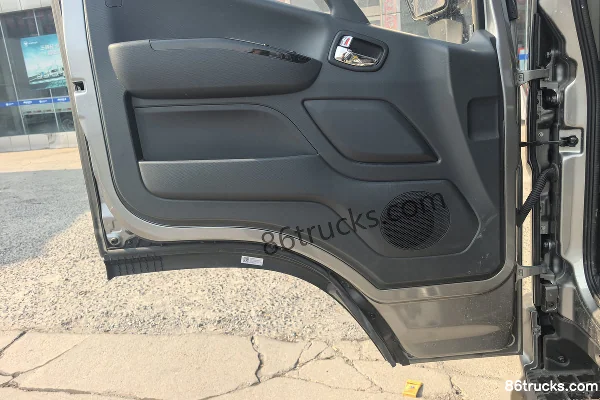 Foton Aoling CTV 140 hp 4X2(6 wheels) 4.17m Single Row Flatbed Light Truck Cab (3) | 86Trucks