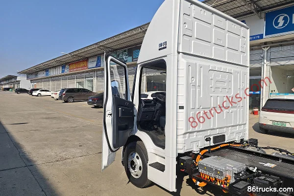 SHACMAN Zhiyun Kunshi Air Brake High Roof 4.15m Single Row Electric Cargo Cage Light Truck CATL 140.41kWh 4X2(6 wheels) Cab (1) | 86Trucks