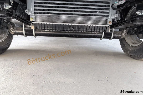Yuejin Fuxing S100V 140 hp 4X2(6 wheels) 3.2m double-row flatbed truck Chassis (2) | 86Trucks