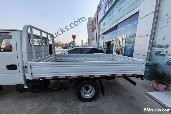 Yuejin Fuxing S100V 140 hp 4X2(6 wheels) 3.2m double-row flatbed truck Body (1) | 86Trucks