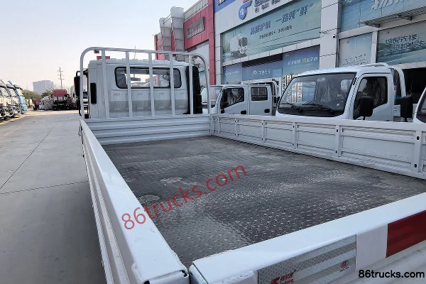 Yuejin Yuejin C500 143 hp 4X2(6 wheels) 4.2m single-row panel flatbed light truck Body (1) | 86Trucks