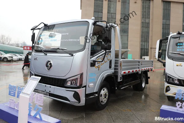 SHACMAN Commercial Vehicle Delong G200 2.5L diesel 170 ch 4X2(6 roues) Fast Gear 8-speed 4.18 m single-row flatbed light truck Extérieur (3)