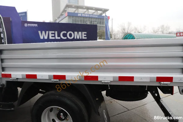 SHACMAN Commercial Vehicle Delong G200 2.5L diesel 170 ch 4X2(6 roues) Fast Gear 8-speed 4.18 m single-row flatbed light truck Carrosserie (
