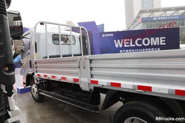 SHACMAN Commercial Vehicle Delong G200 2.5L diesel 170 ch 4X2(6 roues) Fast Gear 8-speed 4.18 m single-row flatbed light truck Carrosserie (