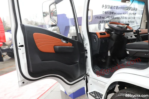 SHACMAN Commercial Vehicle Delong G300 Pro 2.5L Diesel 180hp 4X2(6 wheels) Fast Gear 8-speed 4.2m single-row van light truck Cab (3) | 86Tru