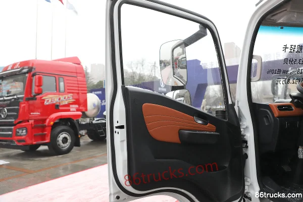 SHACMAN Commercial Vehicle Delong G300 Pro 2.5L Diesel 180hp 4X2(6 wheels) Fast Gear 8-speed 4.2m single-row van light truck Cab (2) | 86Tru