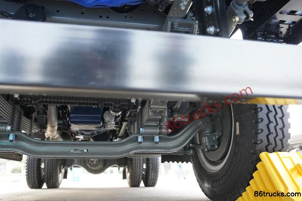 Sinotruk V2-X 4.3L Diesel 200hp 4X2(6 wheels) Fast Gear 8-Speed 3.94m Short Cab Dump Truck Chassis (3) | 86Trucks