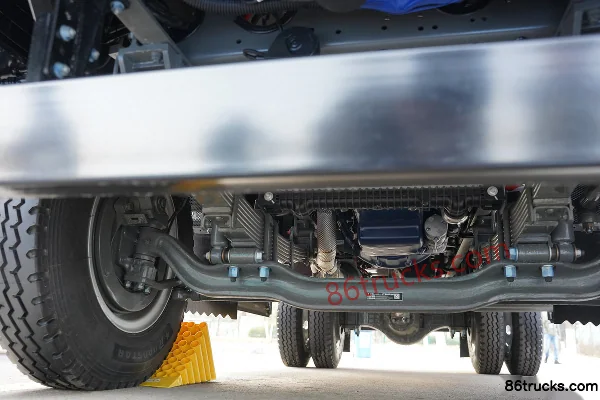 Sinotruk V2-X 4.3L Diesel 200hp 4X2(6 wheels) Fast Gear 8-Speed 3.94m Short Cab Dump Truck Chassis (2) | 86Trucks