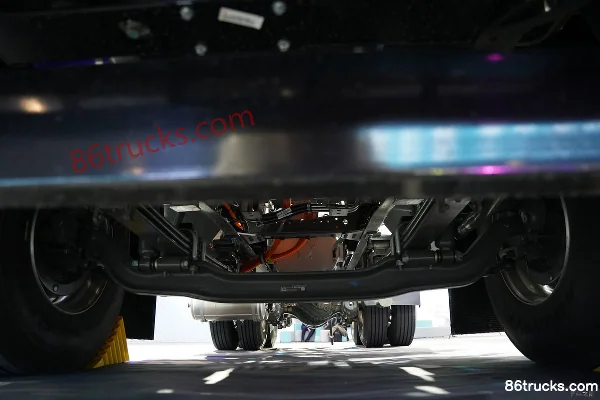 Sinotruk V5-X 6X4(10 wheels) Electric Tractor Truck CATL 400kWh Chassis (1) | 86Trucks