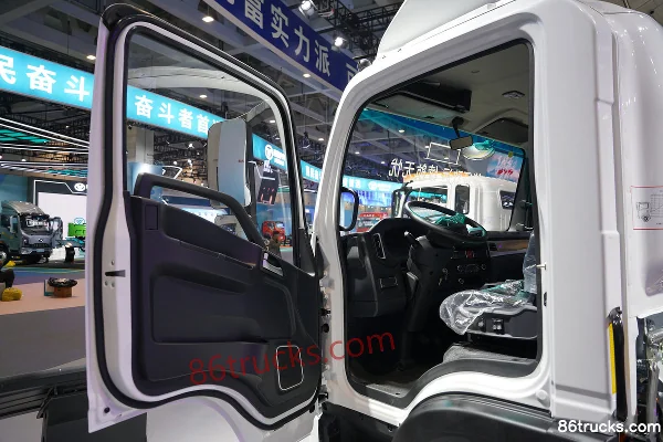 Sinotruk V3-X 4X2(6 wheels) Single-Row Electric Van Light Truck 140kWh Cab (1) | 86Trucks