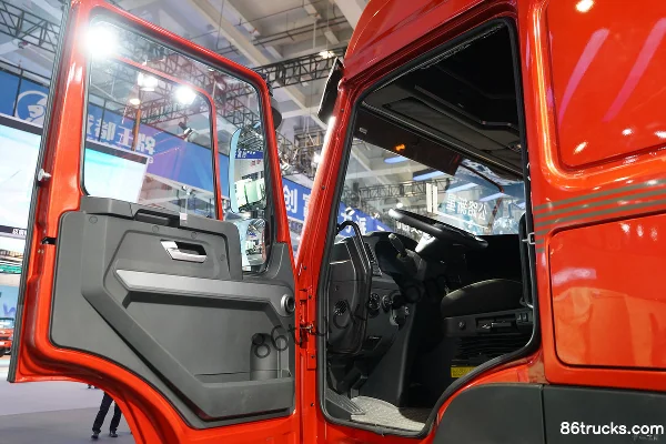Sinotruk V7-X 6X4(10 wheels) Range-Extender Hybrid Tractor Truck 140kWh Cab (1) | 86Trucks
