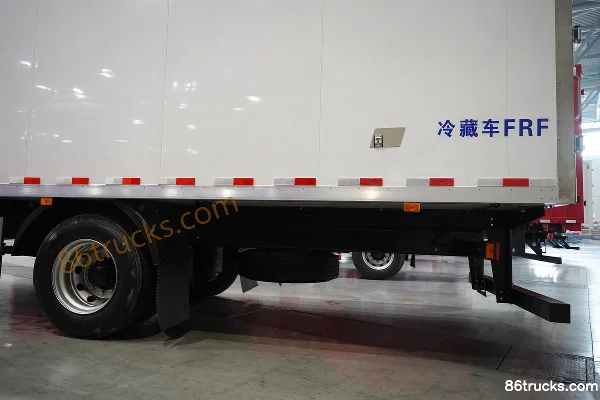 Dongfeng Tianlong KL 380 hp 4X2(6 wheels) 9.65m Refrigerated Truck Body (2) | 86Trucks