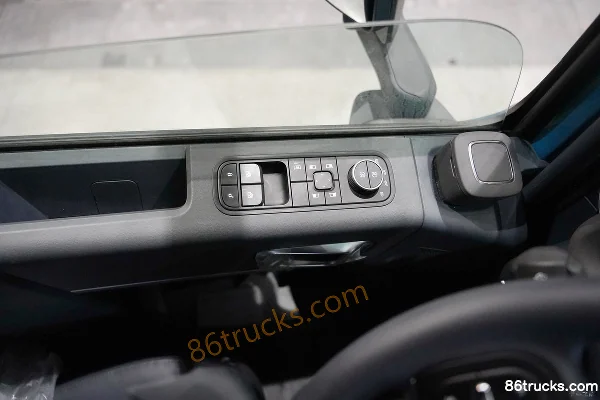 Dongfeng Commercial Vehicle Tianlong KL heavy truck 460 hp 6X4(10 wheels) AMT automatic hazardous material tractor truck Cab (3) | 86Trucks