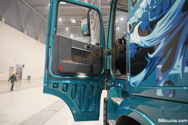 Dongfeng Commercial Vehicle Tianlong KL heavy truck 460 hp 6X4(10 wheels) AMT automatic hazardous material tractor truck Cab (1) | 86Trucks