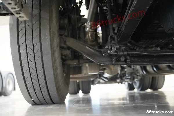 Dongfeng Commercial Vehicle Tianlong KL heavy truck 460 hp 6X4(10 wheels) AMT automatic hazardous material tractor truck Chassis (2) | 86Tru