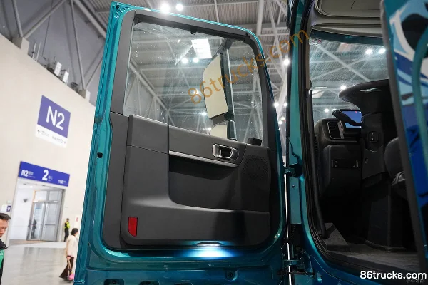Dongfeng Tianlong KH 640 hp 6X4(10 wheels) AMT Automatic Tractor Truck Cab (1) | 86Trucks