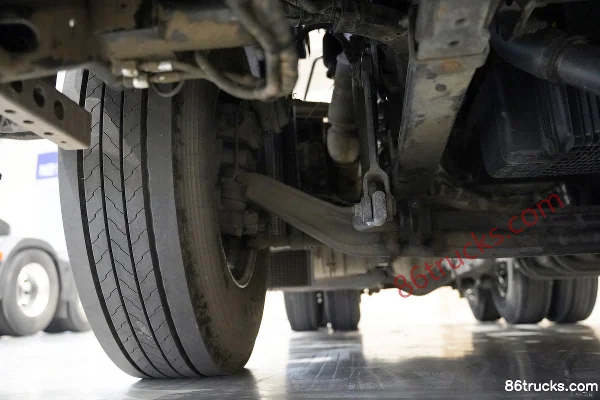Dongfeng Tianlong KH 640 hp 6X4(10 wheels) AMT Automatic Tractor Truck Chassis (2) | 86Trucks