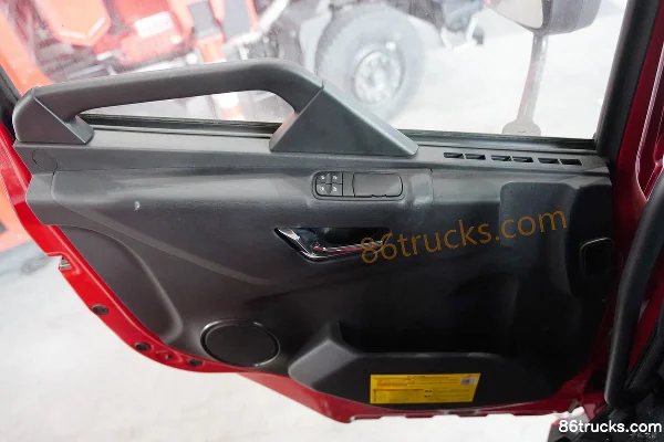 Dongfeng Commercial Vehicle Tianjin KR 260 hp 4X2(6 wheels) Flatbed Truck Cab (2) | 86Trucks
