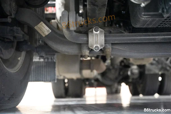 Dongfeng Tianlong Flagship KX 14.5L LNG 630hp 6X4(10 wheels) Eaton Endurant AMT Tractor Truck Chassis (2) | 86Trucks