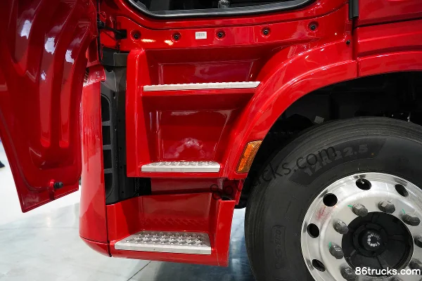 Dongfeng Tianlong KL 12.9L LNG 520hp 6X4(10 wheels) Dongfeng 14-speed Tractor Truck Cab (2) | 86Trucks